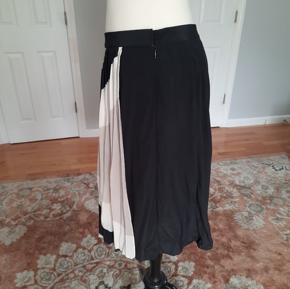 Tibi midi silk skirt. - Picture 2 of 9
